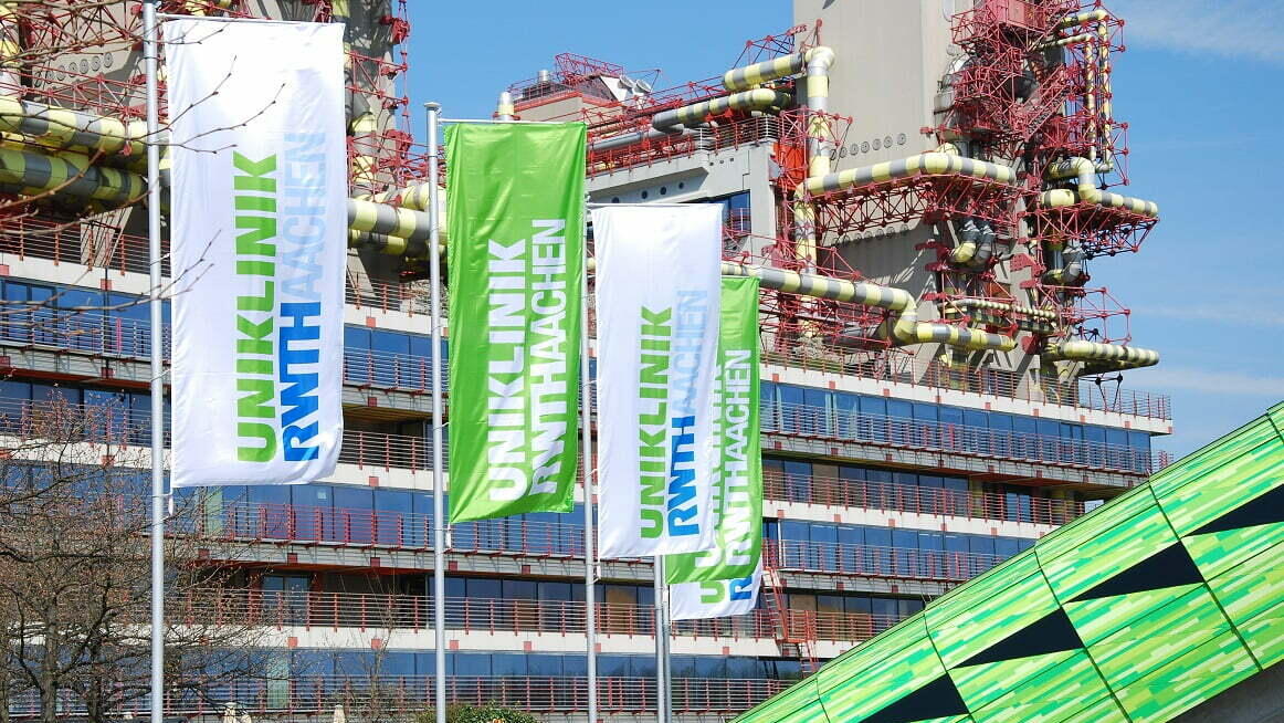 Uniklinik RWTH Aachen frontal fahnen