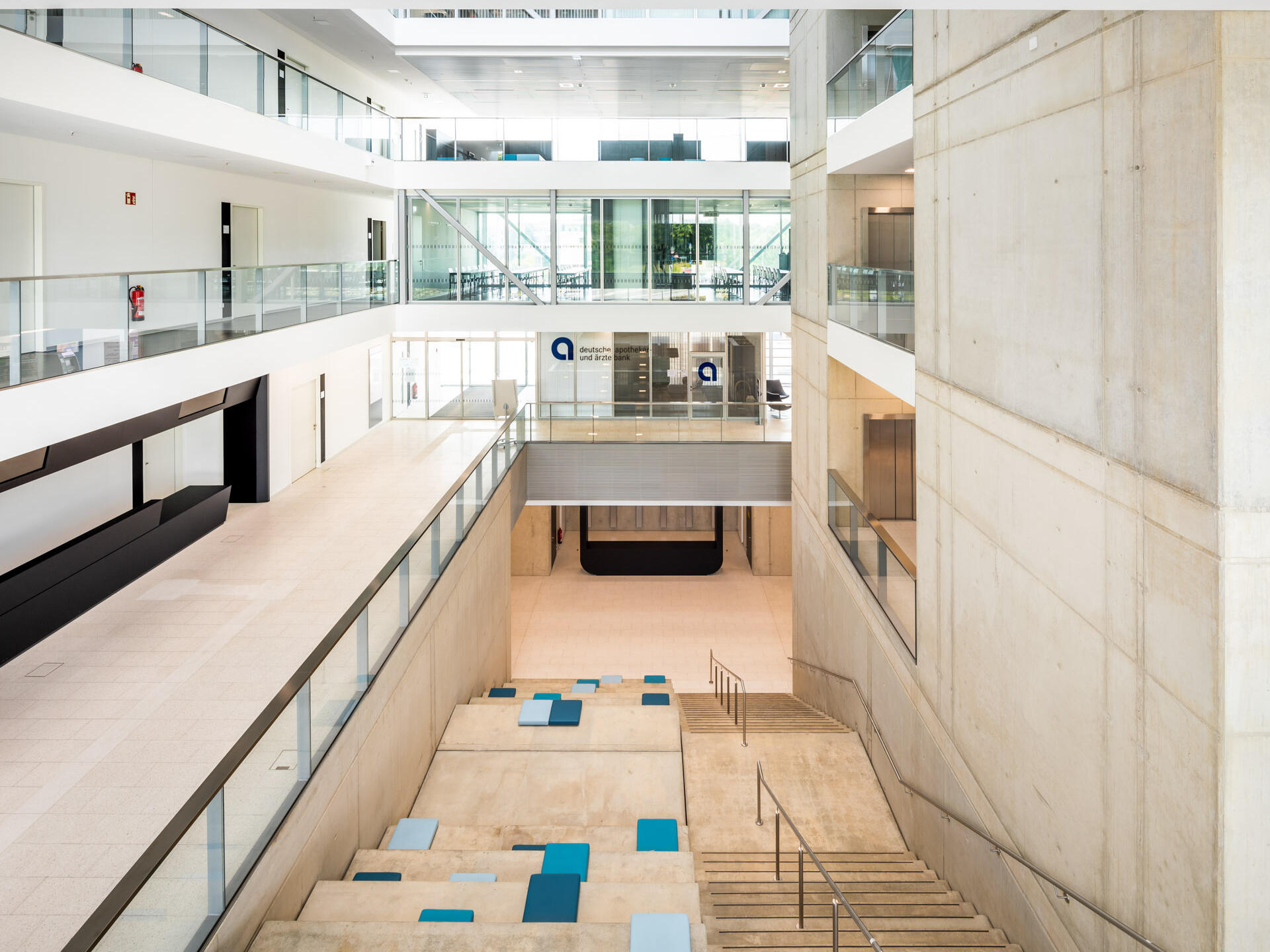 CT2 - Foyer