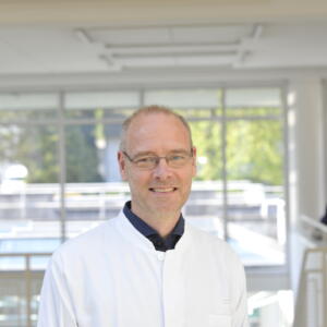 Porträt-Foto von Prof. Dr. Gero Hilken