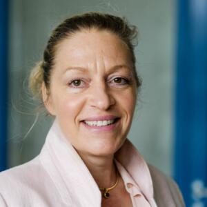 Portrait photo of Prof Stephanie Krämer