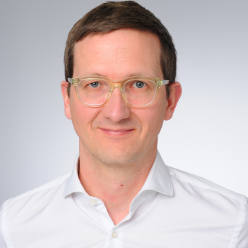 Porträt-Foto von Roland Ullrich