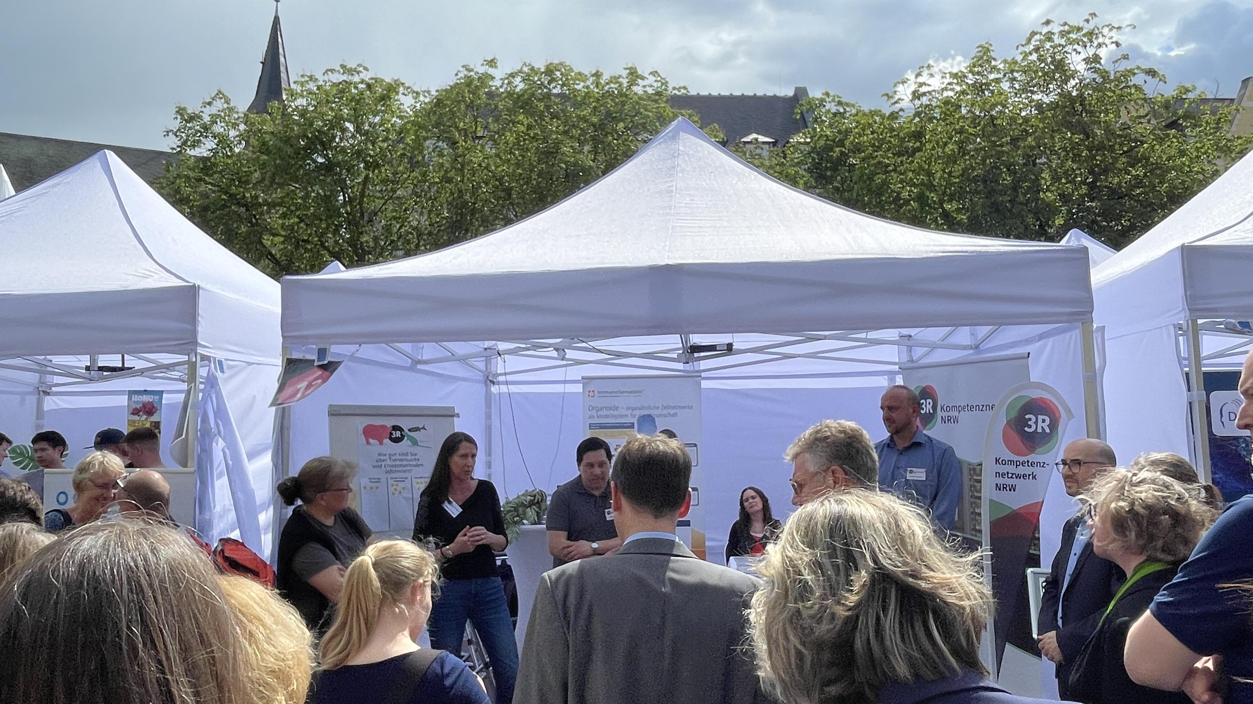 Representatives of the City of Bonn visited our stand to find out more about the 3Rs.