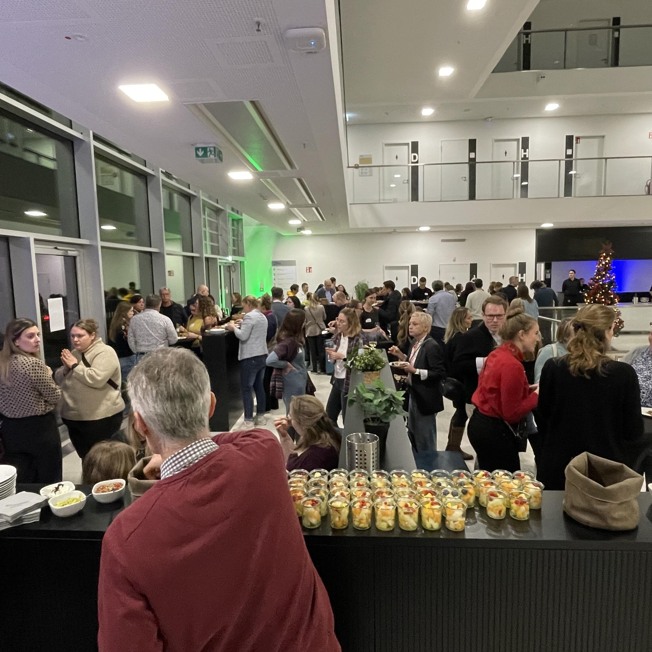 Für eine geselligere Begegnung trafen sich die Teilnehmer im CT2.